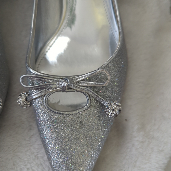 Woman's Nina Evita pump silver wedding point toes size 7.5 Small ding - Picture 2 of 7